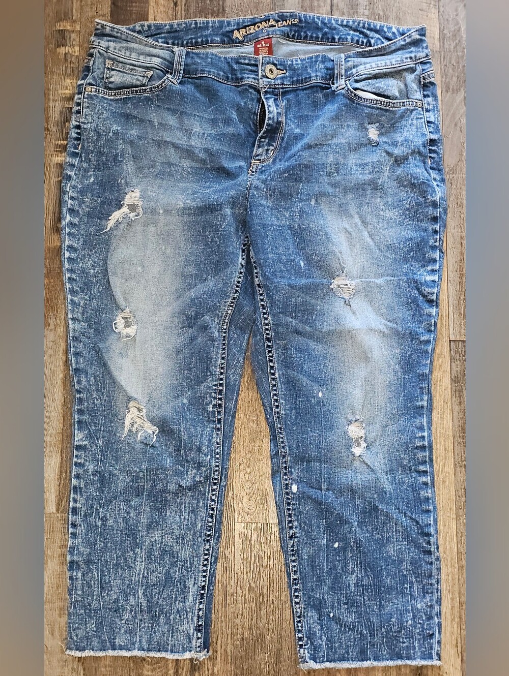 Arizona Jean Company Distressed Blue Cropped Jeans